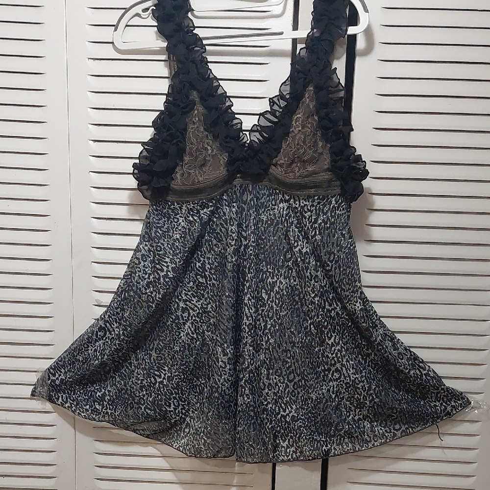 Elegant Black and Gray Lace Chemise - Picture 2 of 7